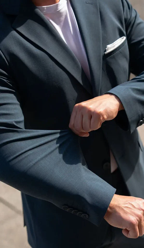 Mann In Bequemem Herrenanzug Mit Stretch – Passend Für Hochzeit, Business Und Weitere Anlässe